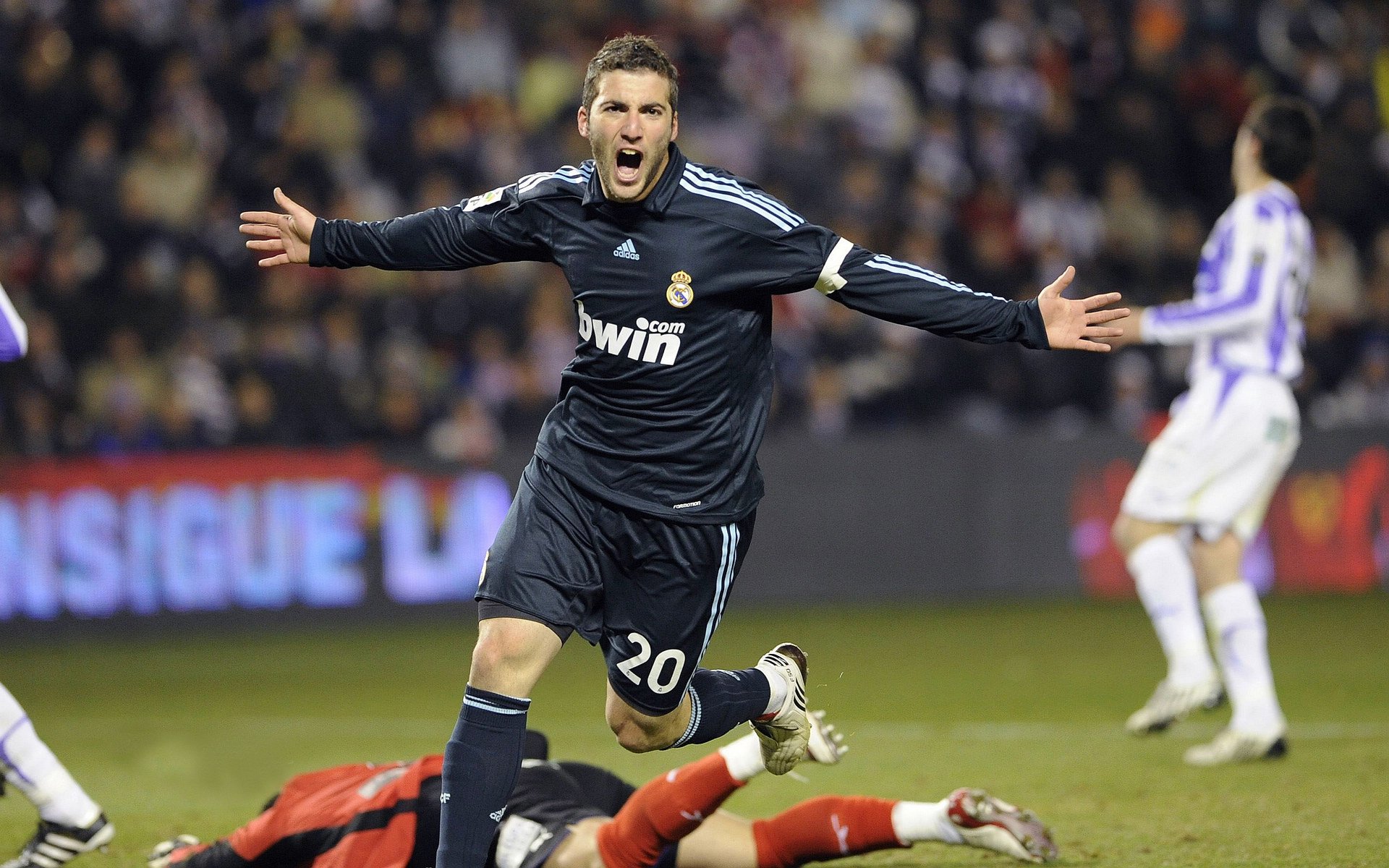 “中超联赛新赛季门票销售火爆，观众踊跃”，2021赛季中超门票